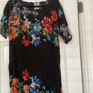 Small, Johnny Was black floral tunic w side slits!